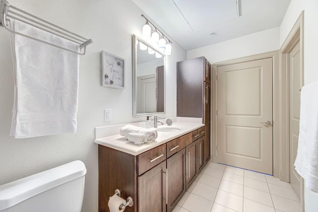 Apartament Chic 1Br Near Nrg With Pool Wifi Freeparking Houston Zewnętrze zdjęcie