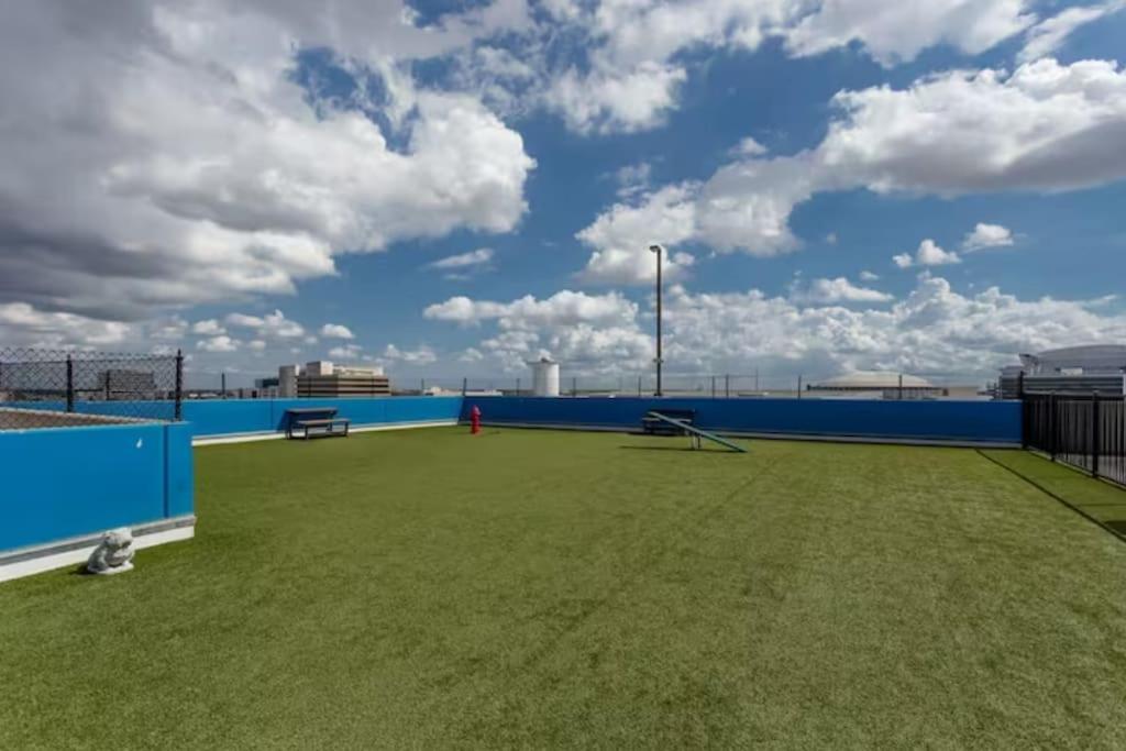 Apartament Chic 1Br Near Nrg With Pool Wifi Freeparking Houston Zewnętrze zdjęcie