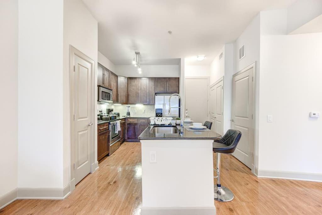 Apartament Chic 1Br Near Nrg With Pool Wifi Freeparking Houston Zewnętrze zdjęcie