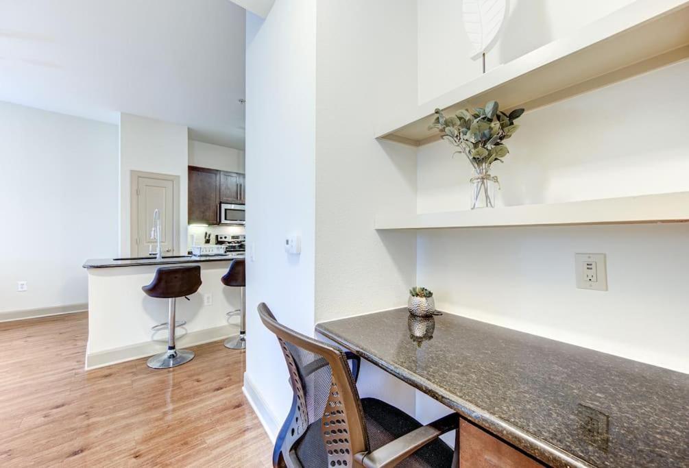 Apartament Chic 1Br Near Nrg With Pool Wifi Freeparking Houston Zewnętrze zdjęcie