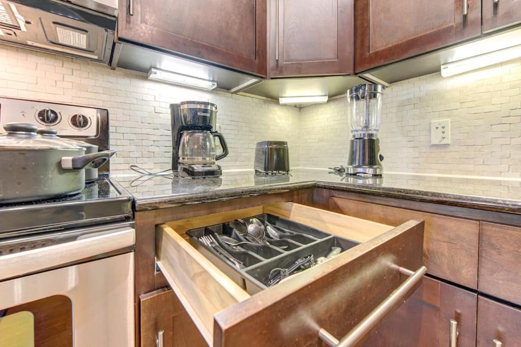 Apartament Chic 1Br Near Nrg With Pool Wifi Freeparking Houston Zewnętrze zdjęcie