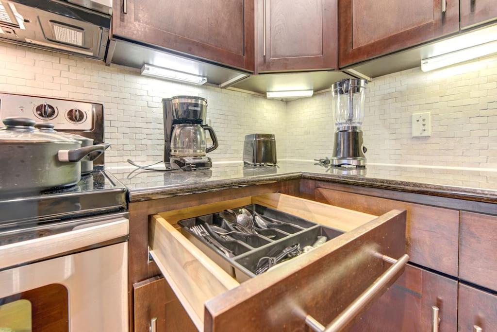 Apartament Chic 1Br Near Nrg With Pool Wifi Freeparking Houston Zewnętrze zdjęcie