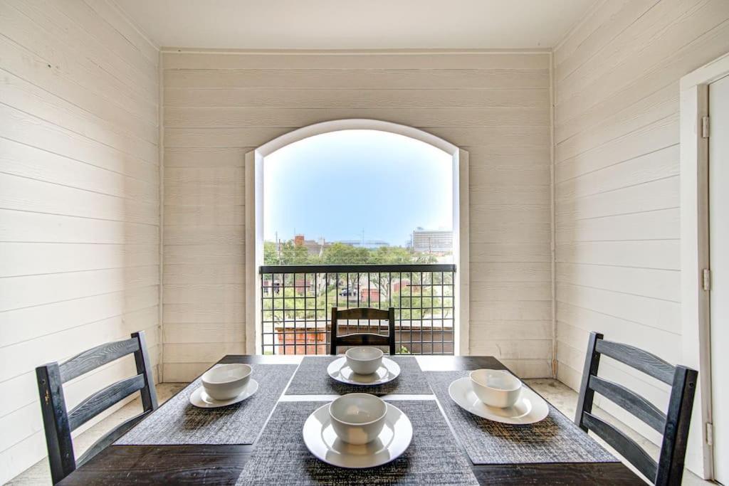 Apartament Chic 1Br Near Nrg With Pool Wifi Freeparking Houston Zewnętrze zdjęcie